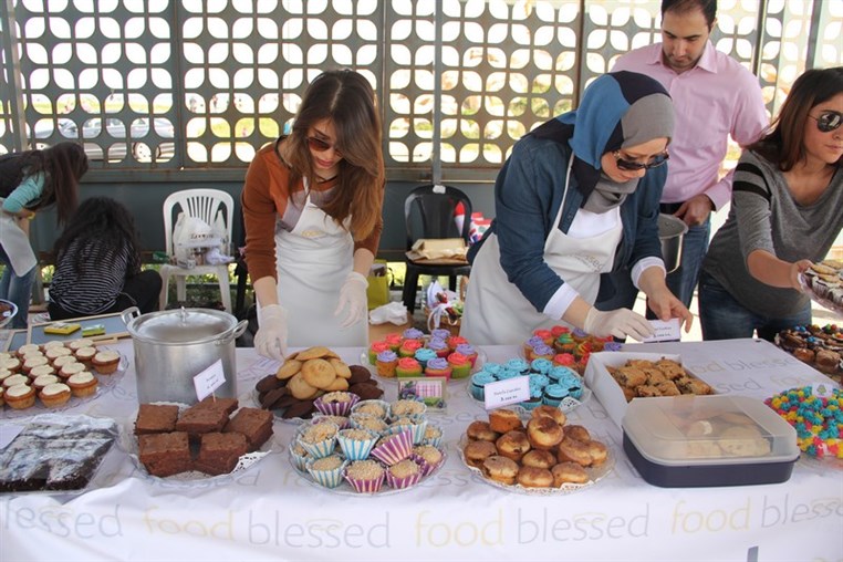 CrumbleBerrys Eat cake for a cause